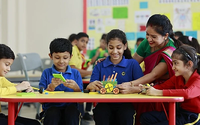 Preparatory School students building robotics models with their teacher at TSUS