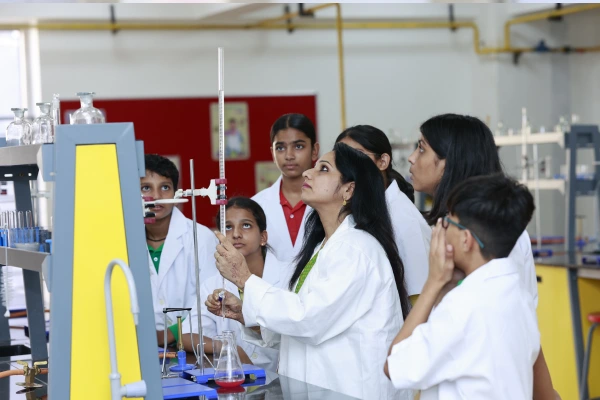 The Shri Educator mentoring students at TSUS