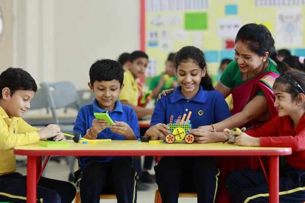 The Shri Educator mentoring students at TSUS